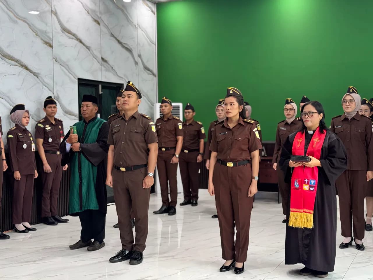 Kemenag Barito Utara Bertindak Sebagai Rohaniawan dalam Pengambilan Sumpah dan Pelantikan PNS Kejaksaan Negeri Barito Utara